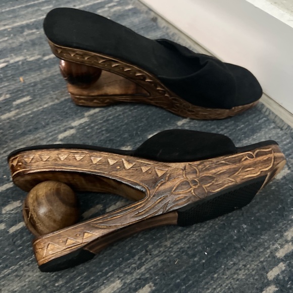 cha cha vente Shoes - Black Women's Slip-On Wedge Sandals Carved Wood Heel